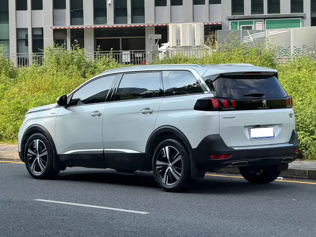 Peugeot 5008 — миниатюра 3