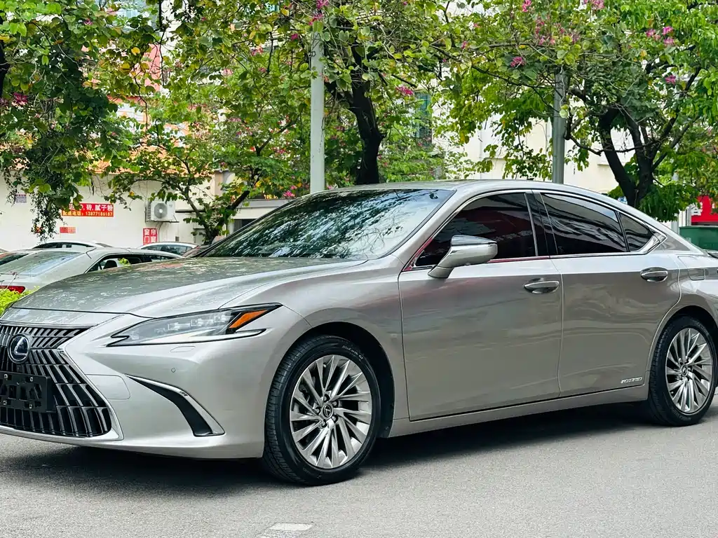 Lexus ES 2023