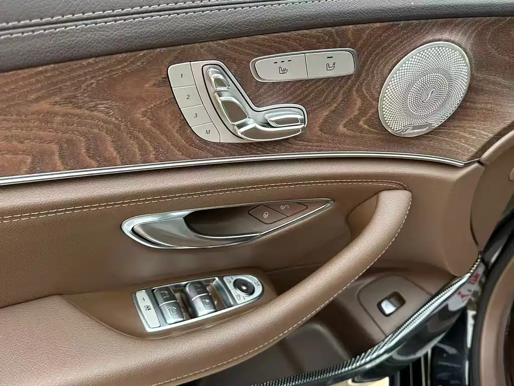 Mercedes-Benz E-Class — миниатюра 13