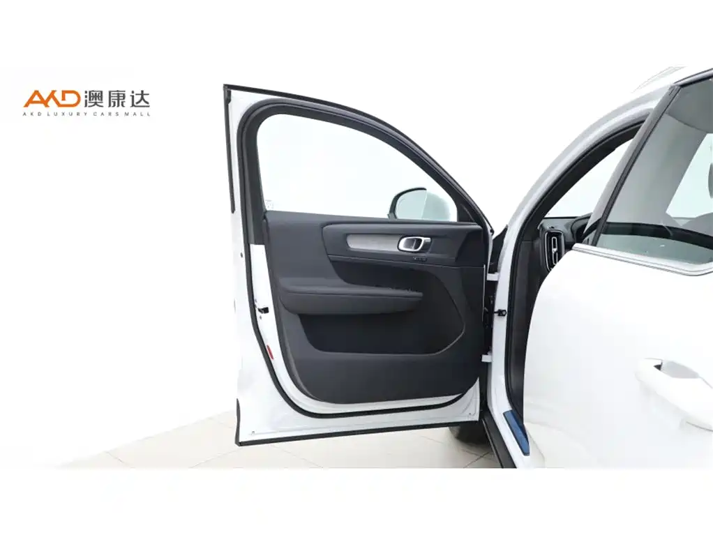 Volvo XC40 — миниатюра 10