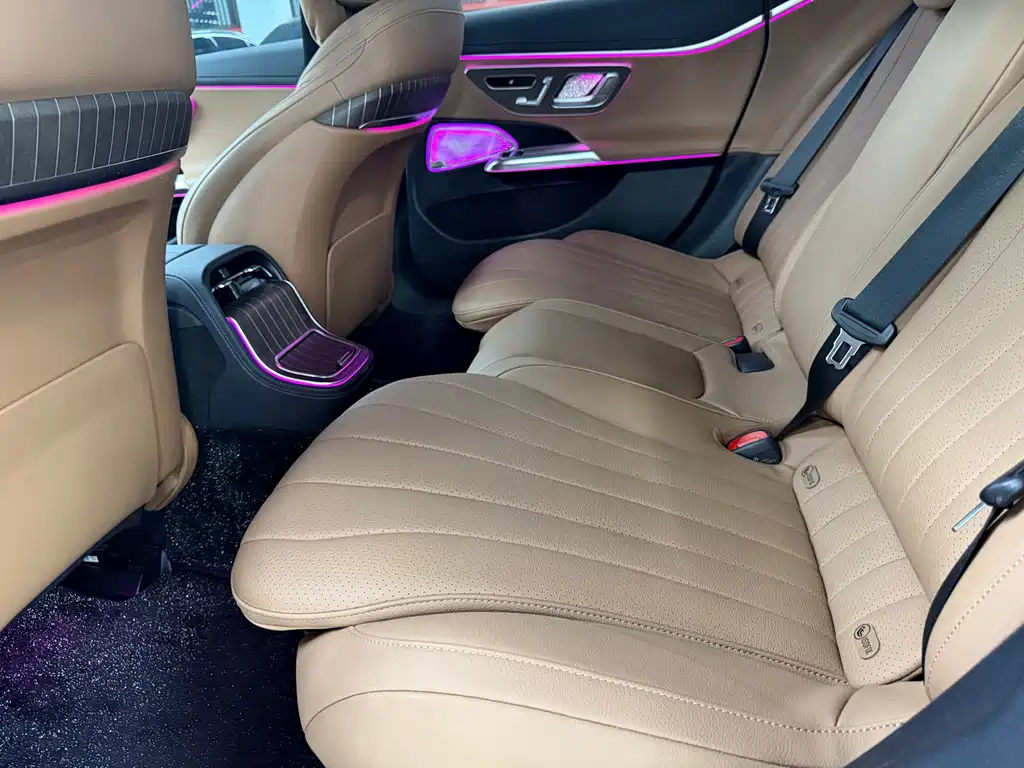 Mercedes-Benz E-Class — миниатюра 10
