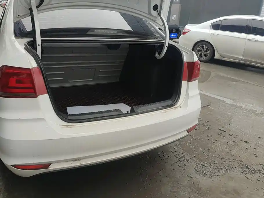 Volkswagen Santana — миниатюра 4