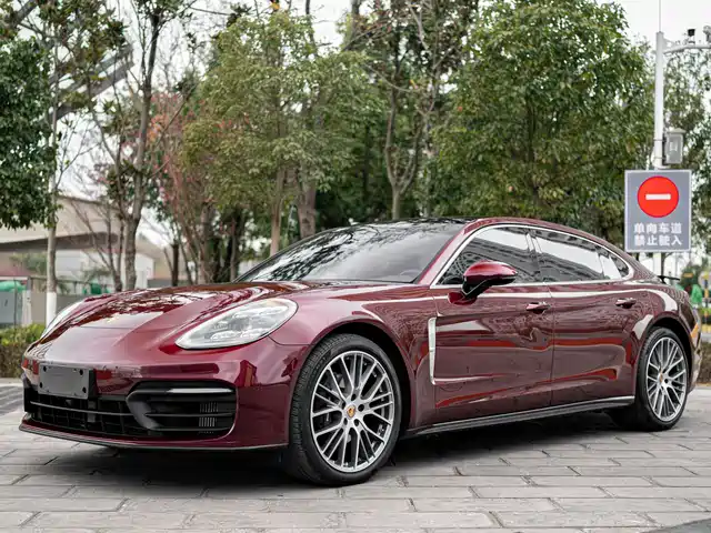 PORSCHE PANAMERA