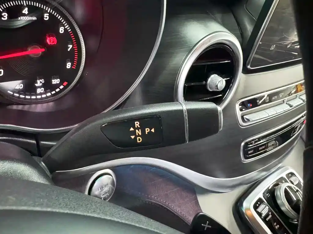 Mercedes-Benz V-Class — миниатюра 21