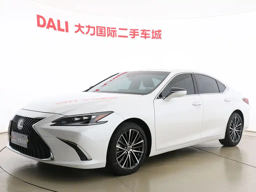 Lexus ES 2023