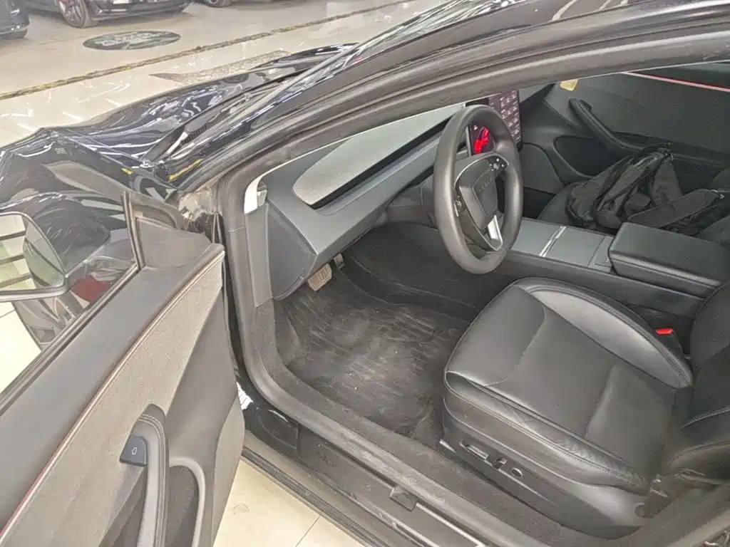 Tesla Model 3 — миниатюра 16