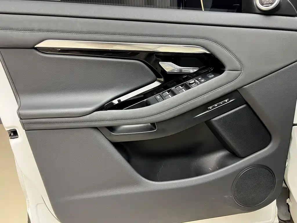 Land Rover Evoque PHEV — миниатюра 9
