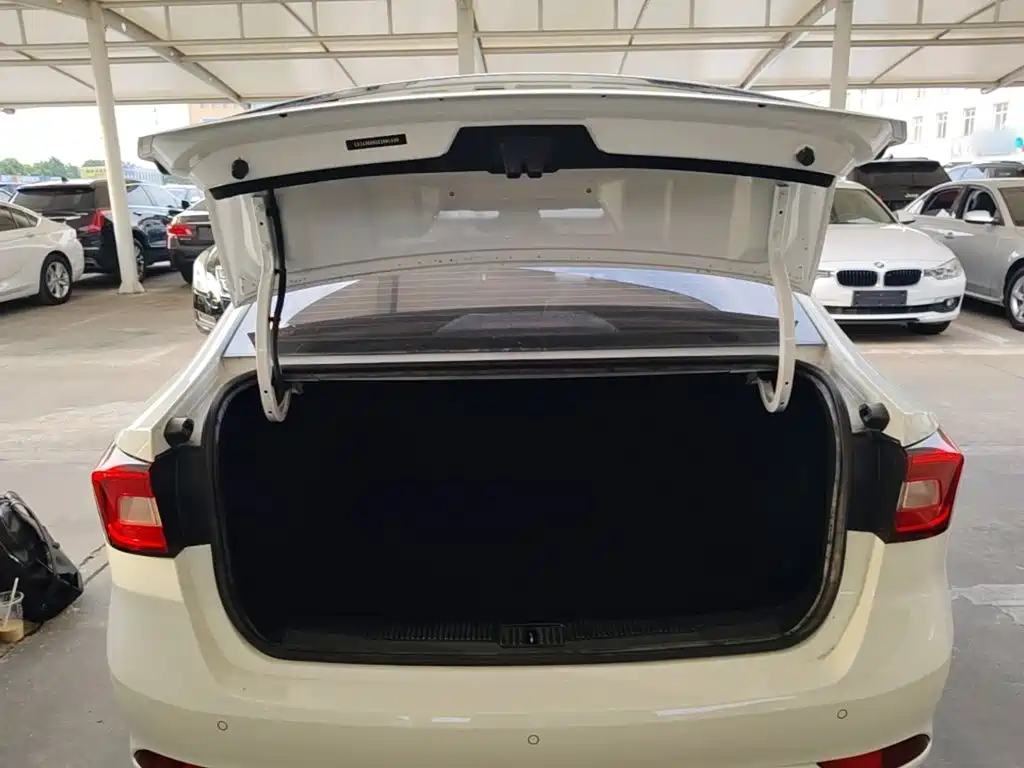 Roewe i5 — миниатюра 19
