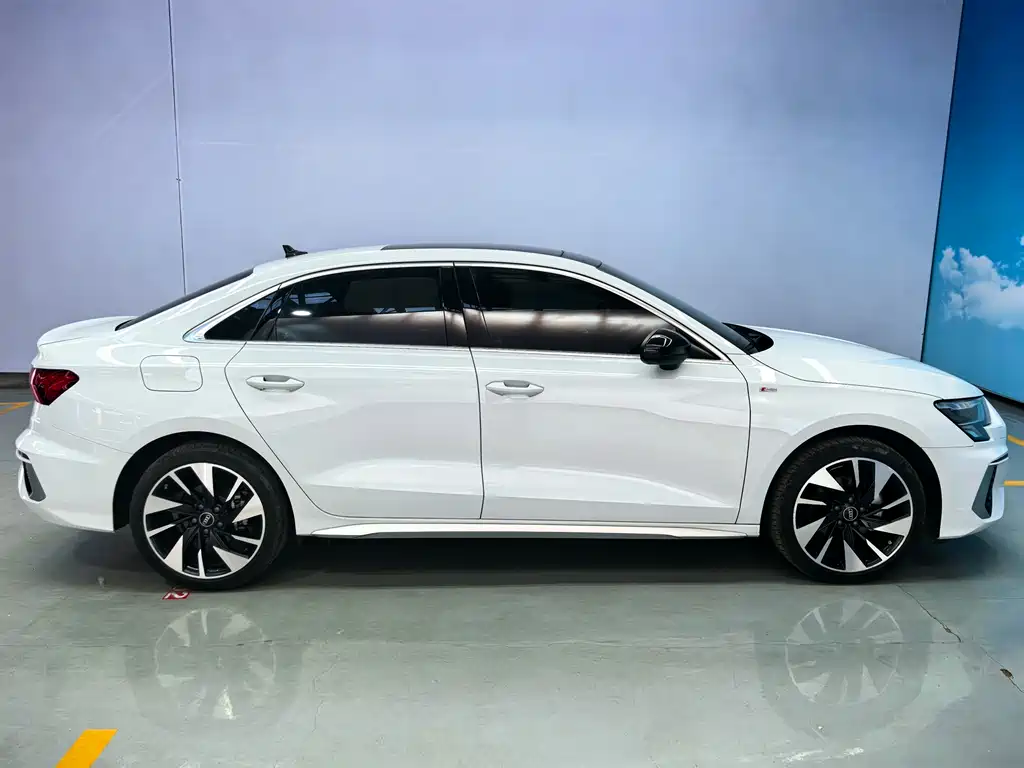 Audi A3 - фото 7