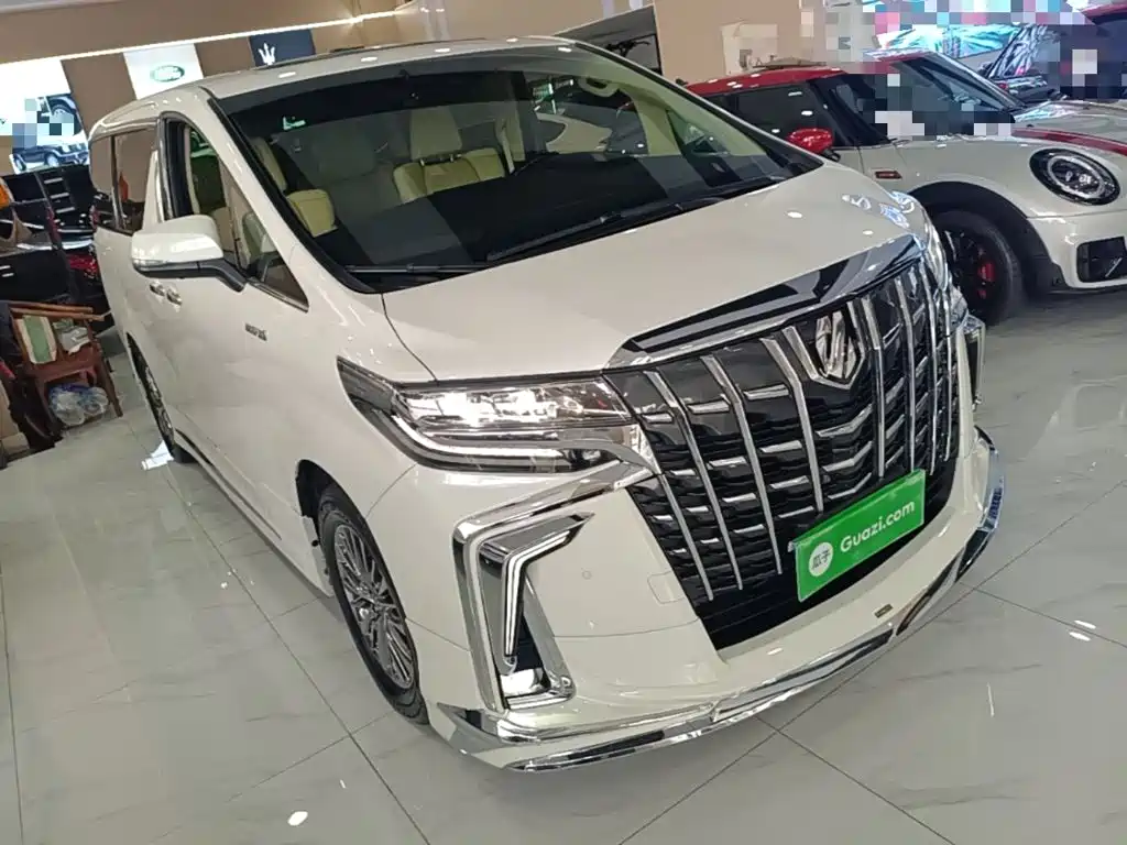 Toyota Alphard — миниатюра 4