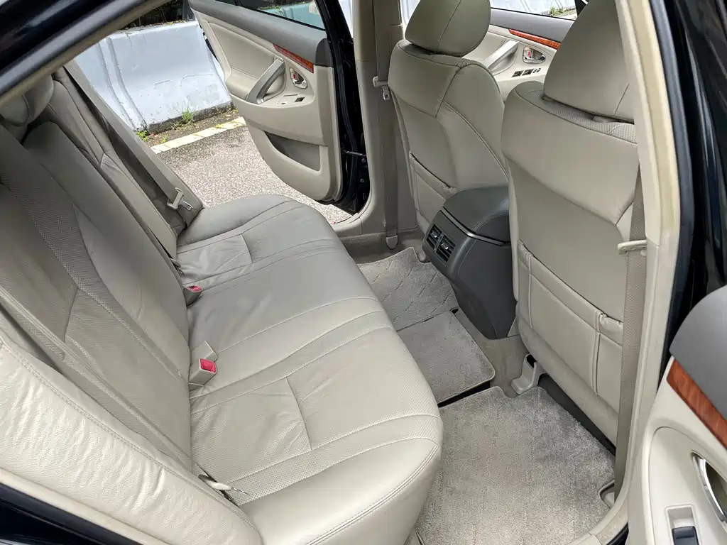 Toyota Camry — миниатюра 10