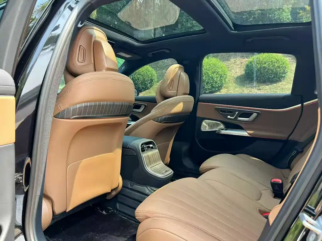 Mercedes-Benz E-Class — миниатюра 3