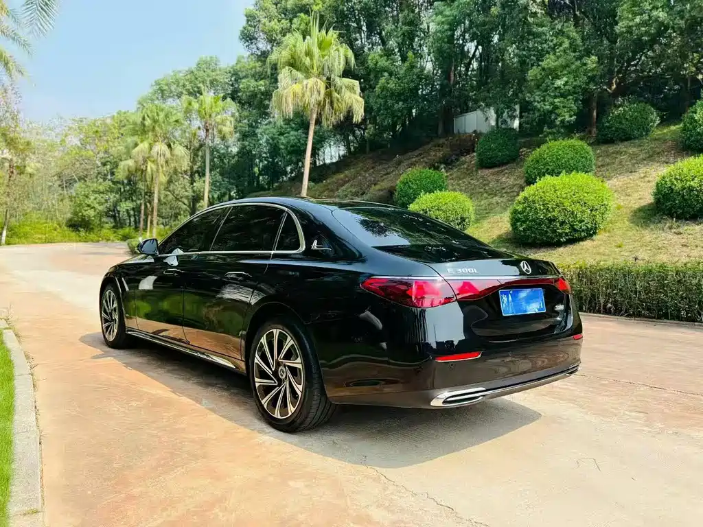 Mercedes-Benz E-Class — миниатюра 4