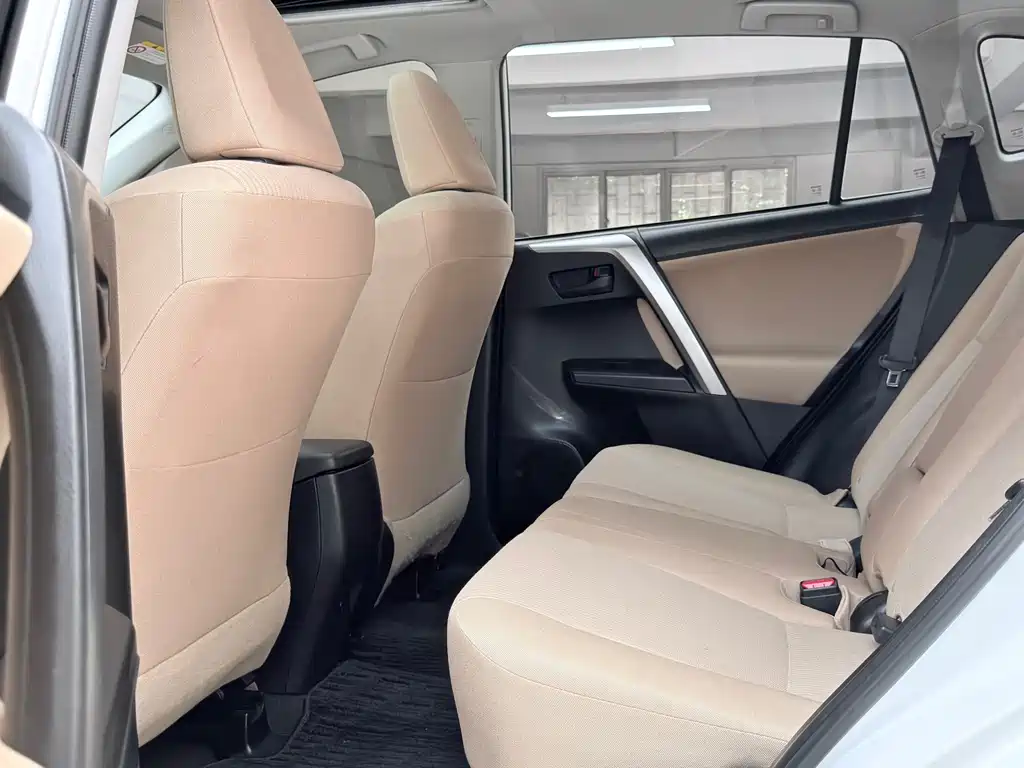 Toyota RAV4 — миниатюра 4