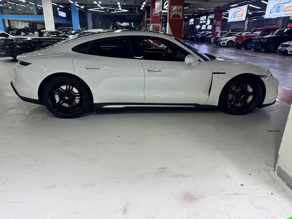 Porsche Taycan — миниатюра 7