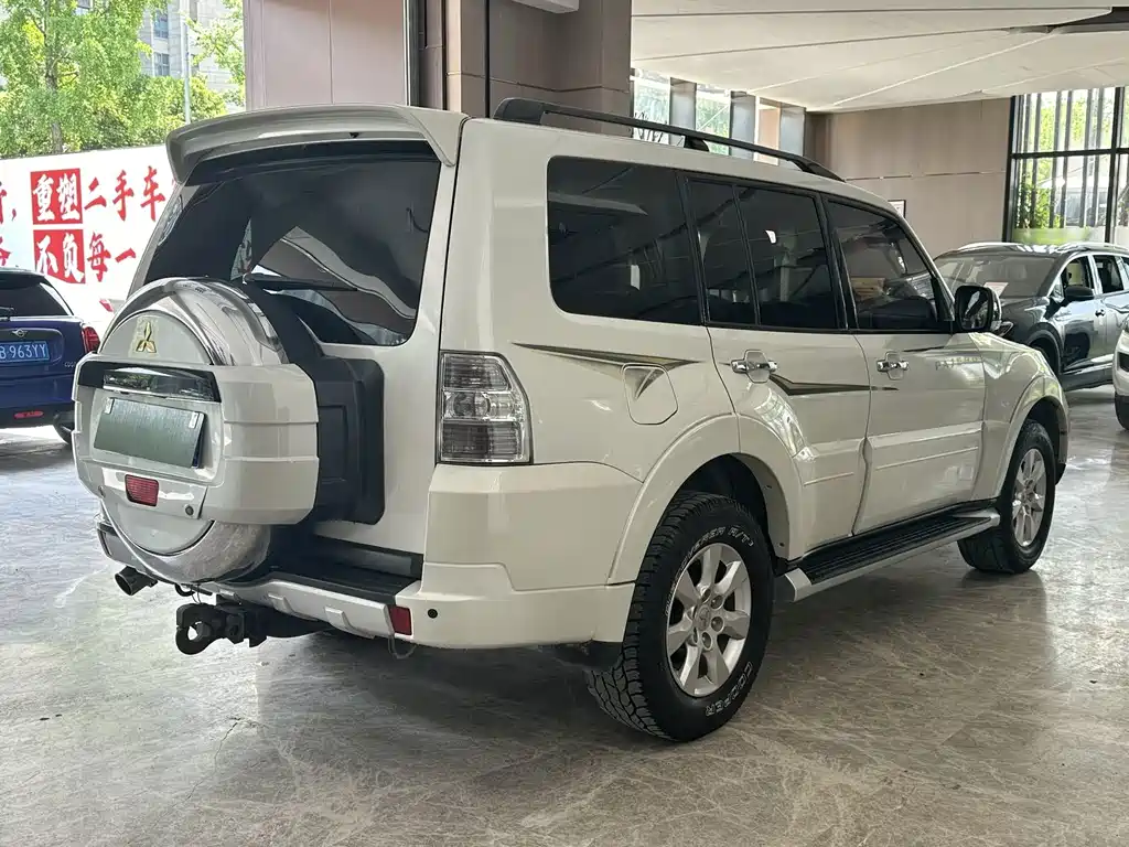 Mitsubishi Pajero (Import) — миниатюра 6