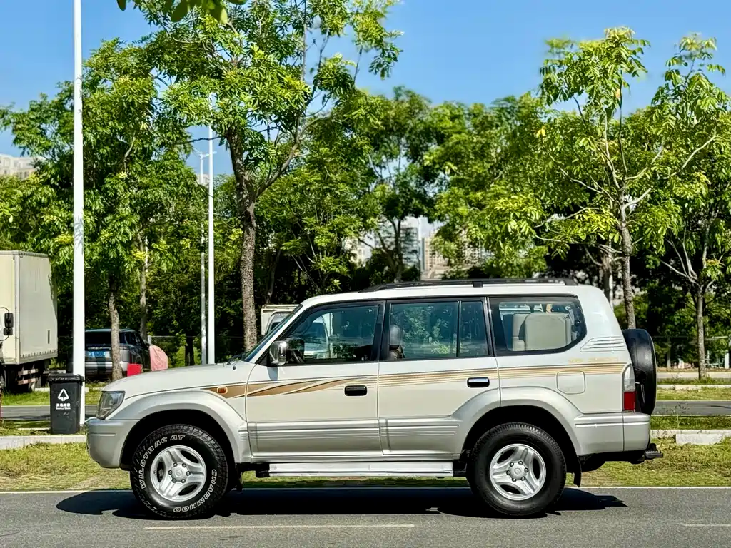 Toyota Land Cruiser Prado 01 2.7L AT