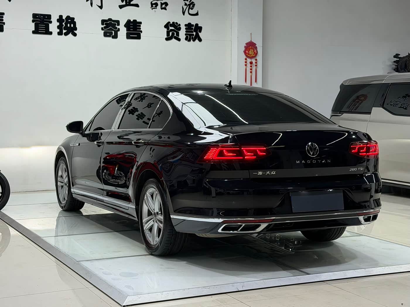 Volkswagen Magotan 1.4 л 2023 г. Чёрный, пробег 10500 км