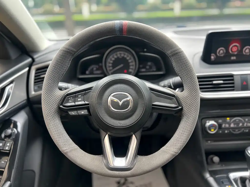 Mazda 3 Axela — миниатюра 11
