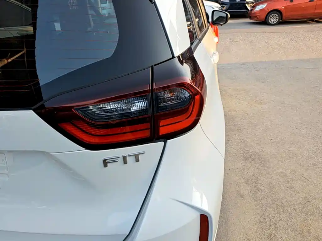 Honda Fit — миниатюра 8