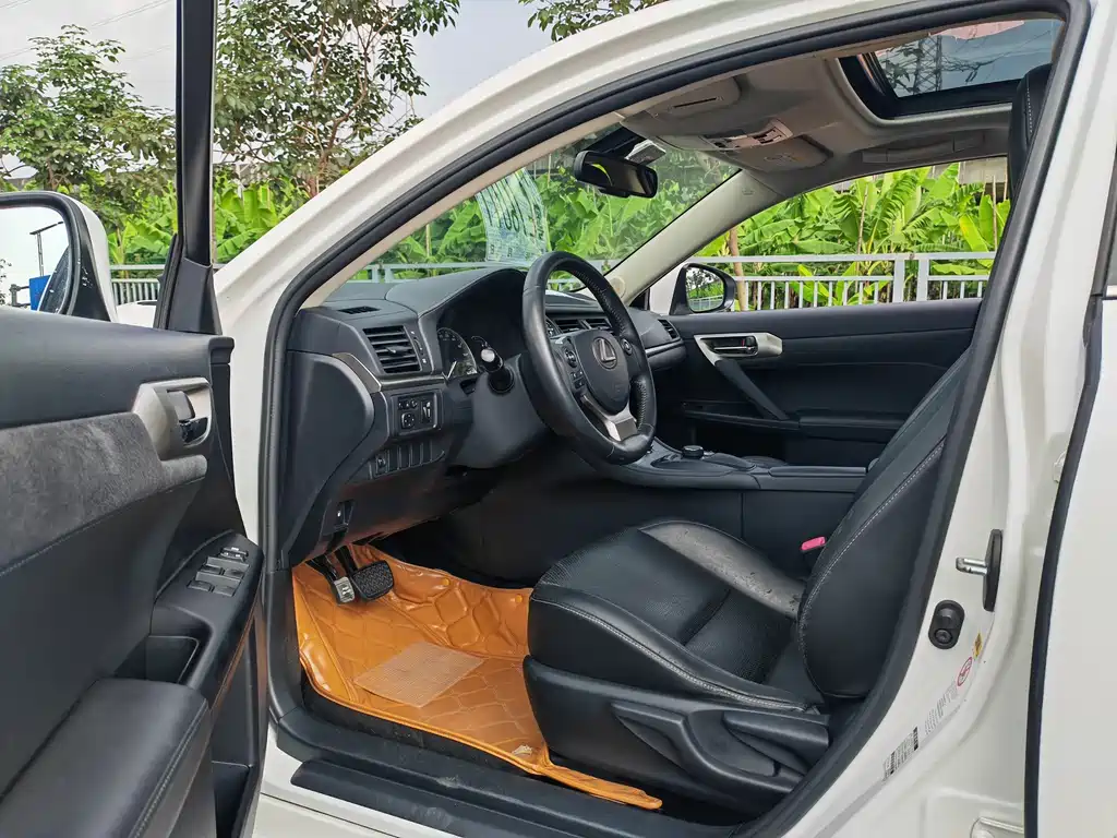 Lexus CT — миниатюра 8
