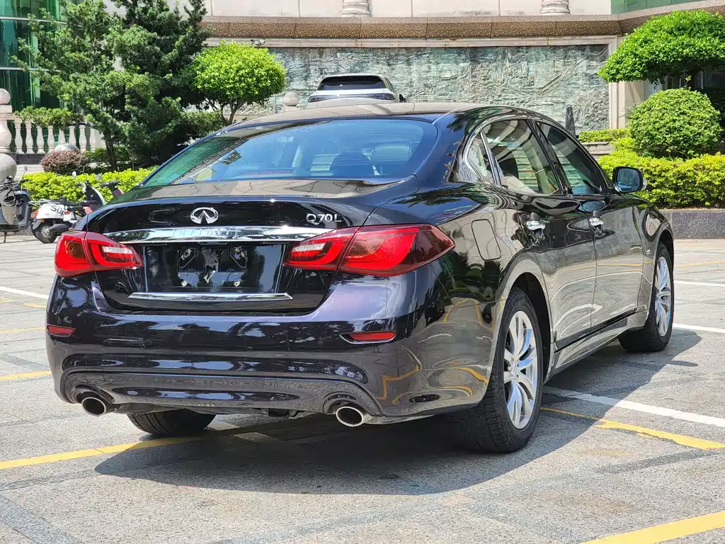Infiniti Q70 — миниатюра 6