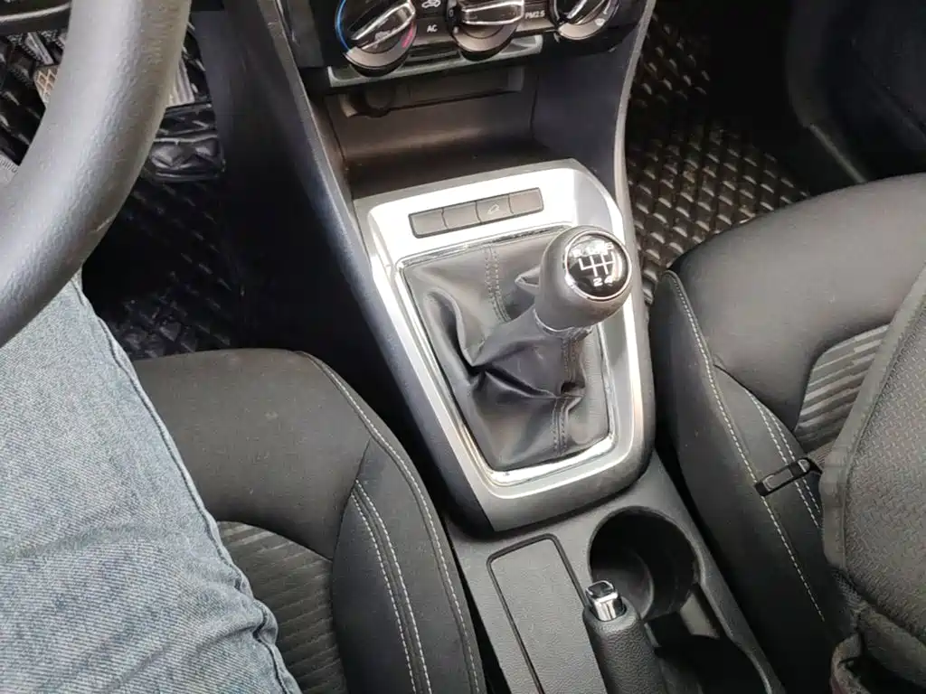 Roewe RX3 — миниатюра 14