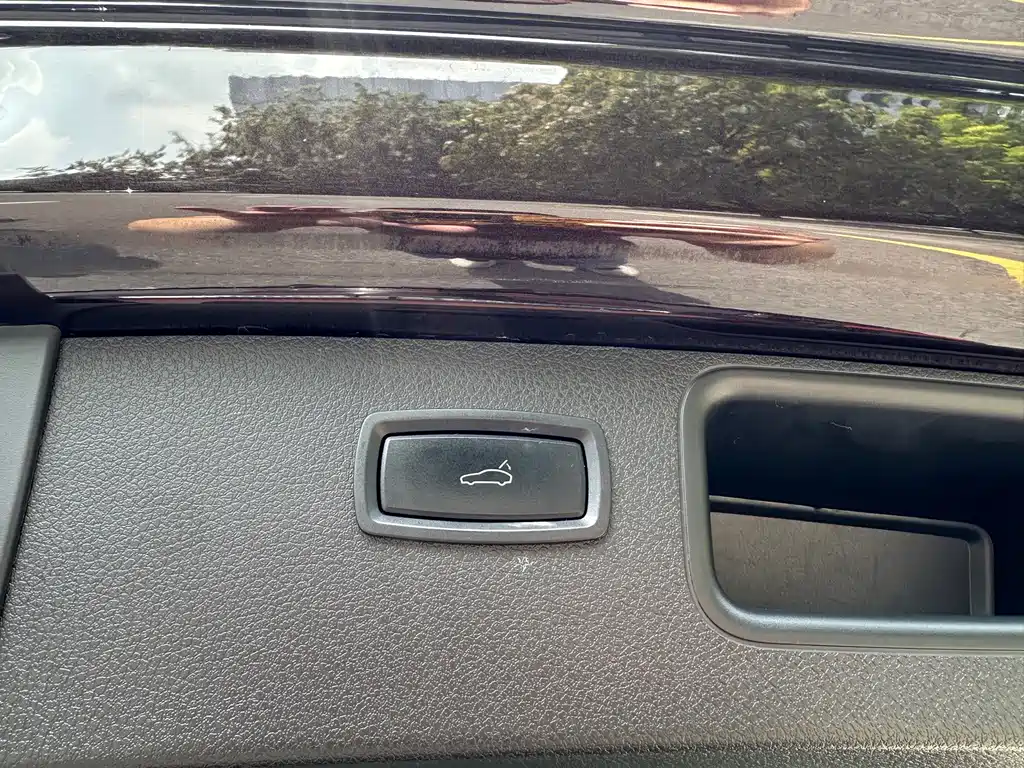 Porsche Macan — миниатюра 9