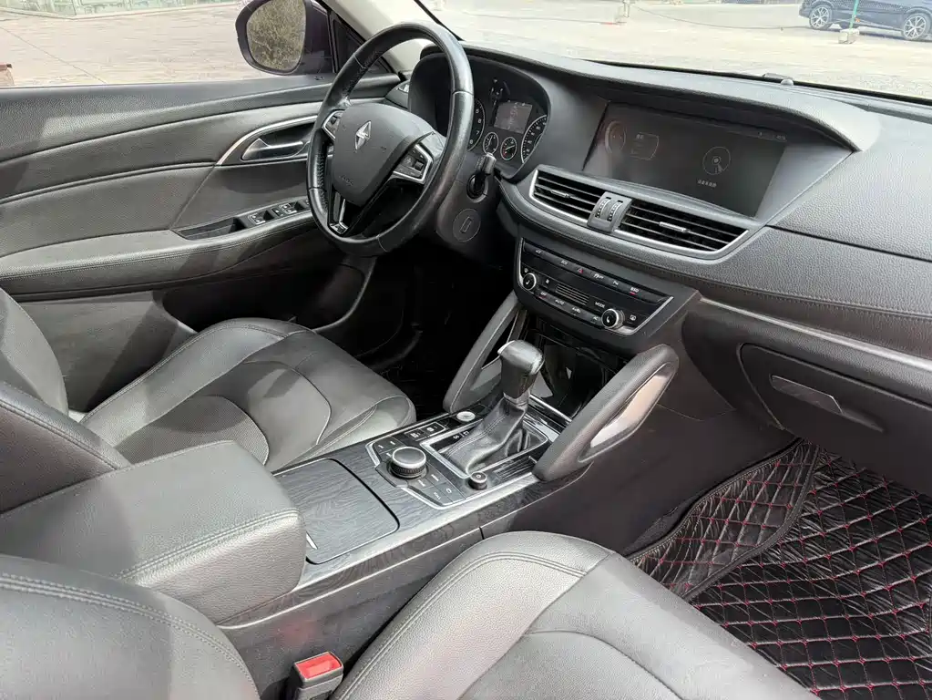 Borgward BX7 — миниатюра 10