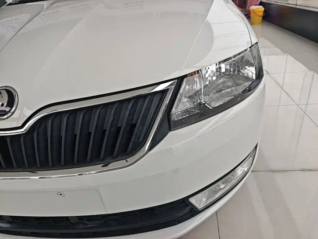 Skoda Rapid — миниатюра 24