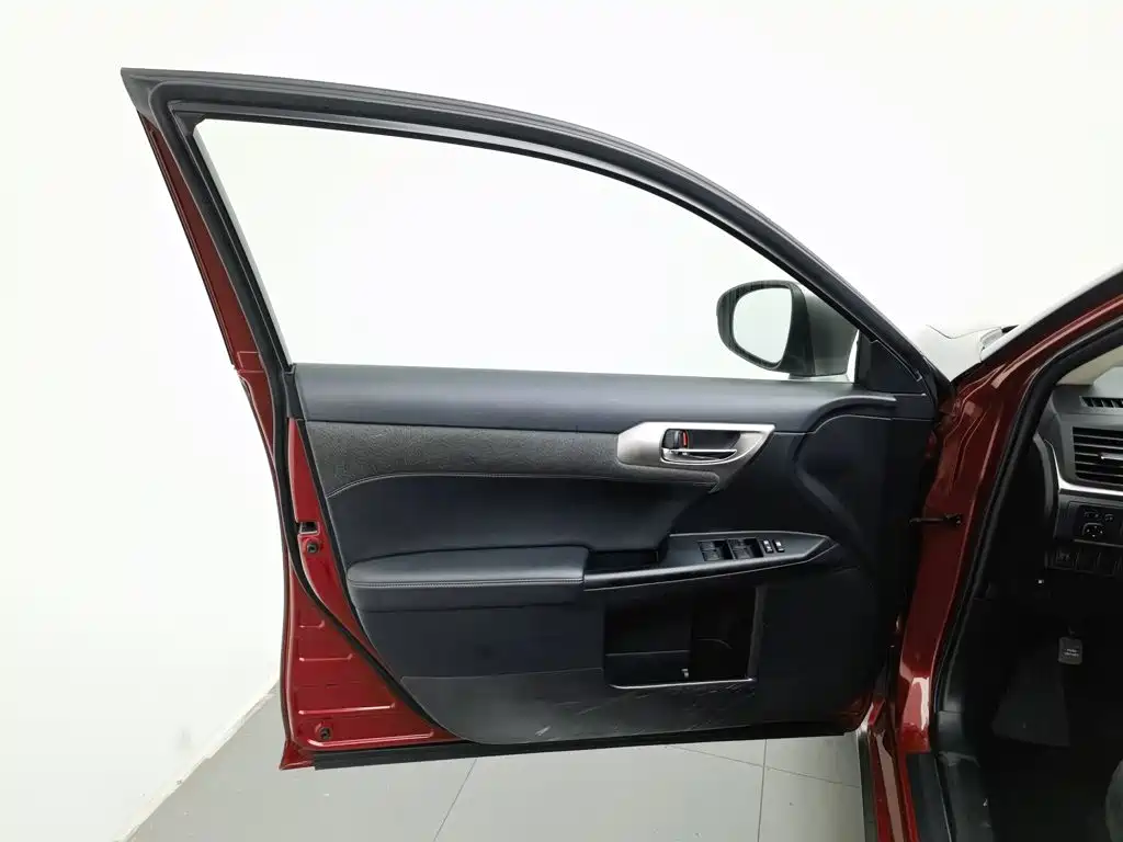 Lexus CT — миниатюра 8