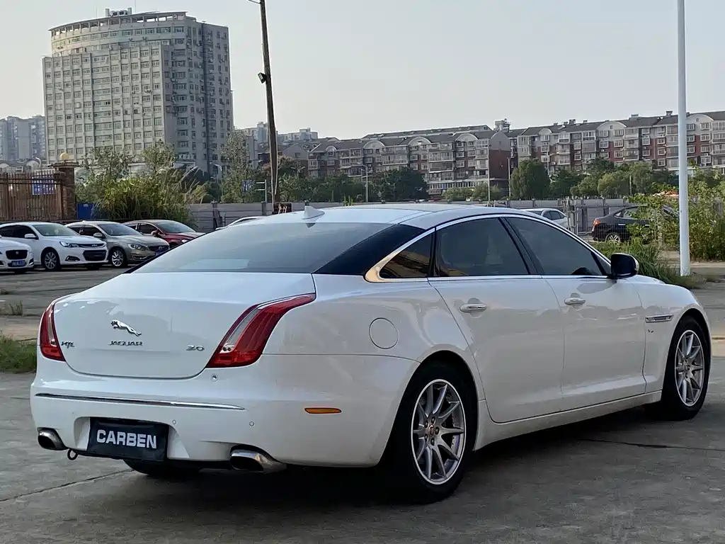 Jaguar XJ — миниатюра 9