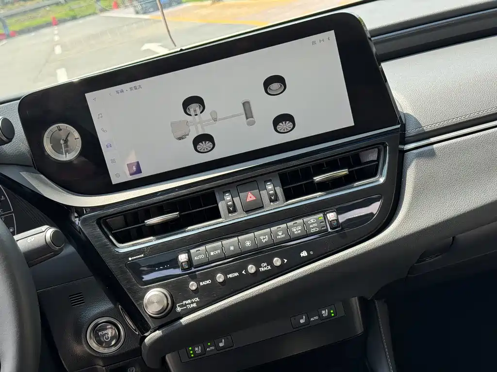 Lexus ES — миниатюра 11