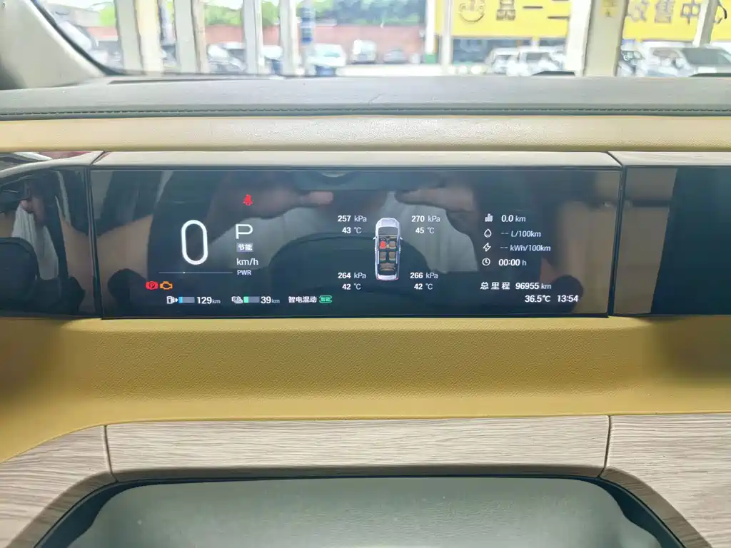 GAC Motor 传祺E8 PHEV — миниатюра 6