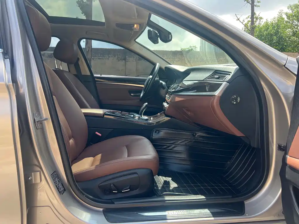 BMW 5 Series — миниатюра 17