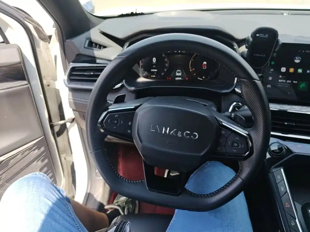 Lynk & Co 06 — миниатюра 11