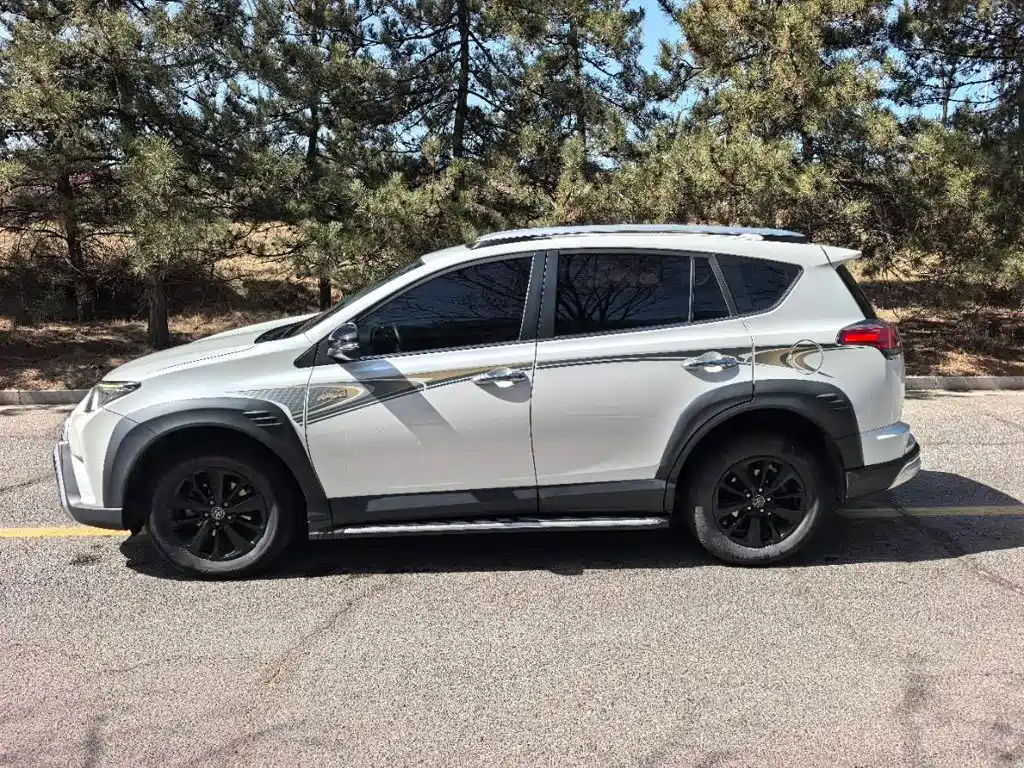 Toyota RAV4 — миниатюра 8