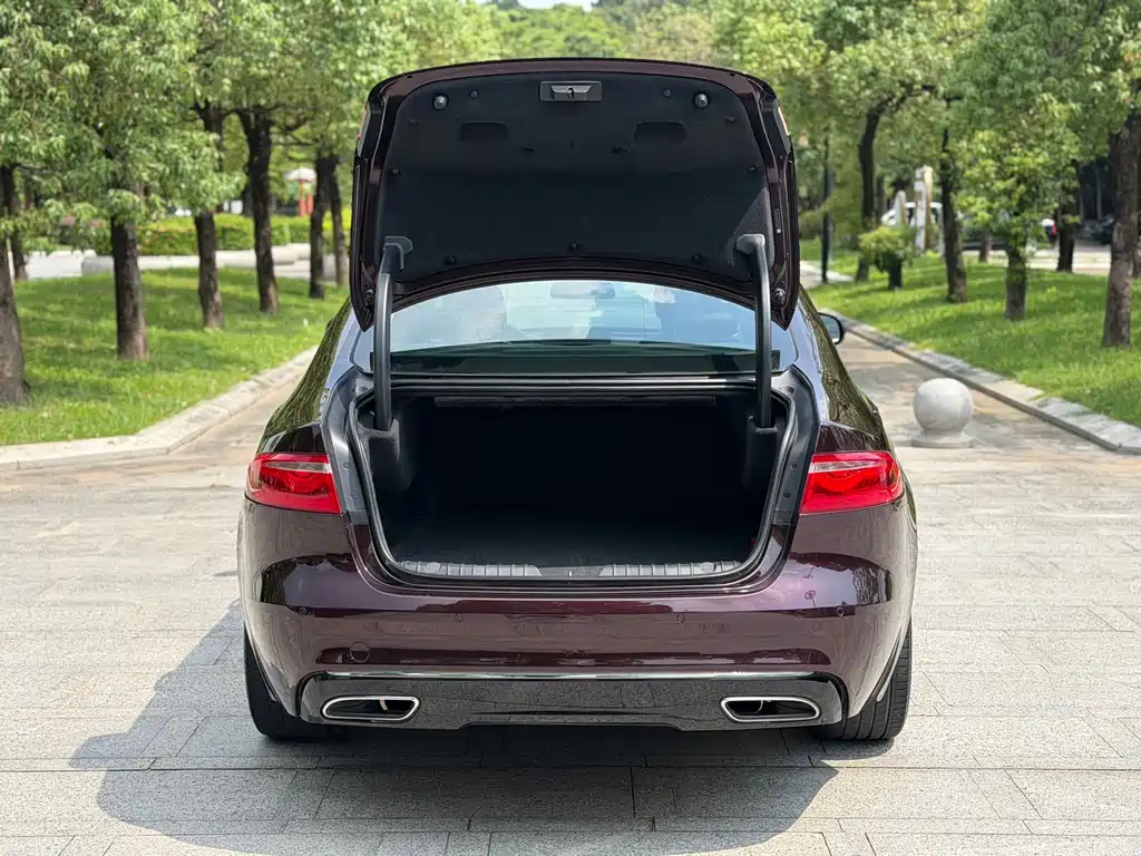 Jaguar XFL — миниатюра 7