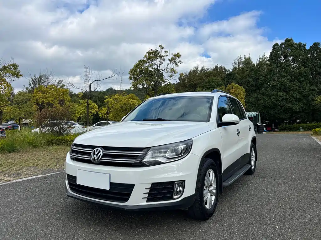 VOLKSWAGEN TIGUAN