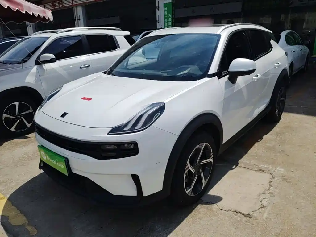 Lynk & Co 06