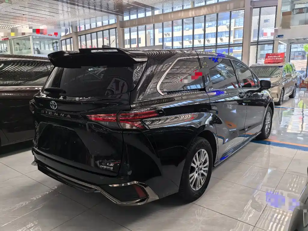 Toyota Sienna — миниатюра 7