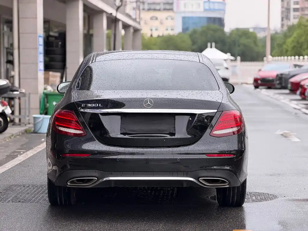 Mercedes-Benz E-Class — миниатюра 12
