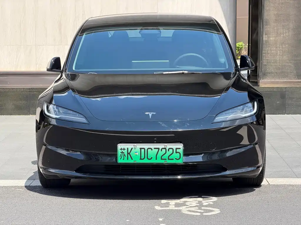 Tesla Model 3 — миниатюра 2