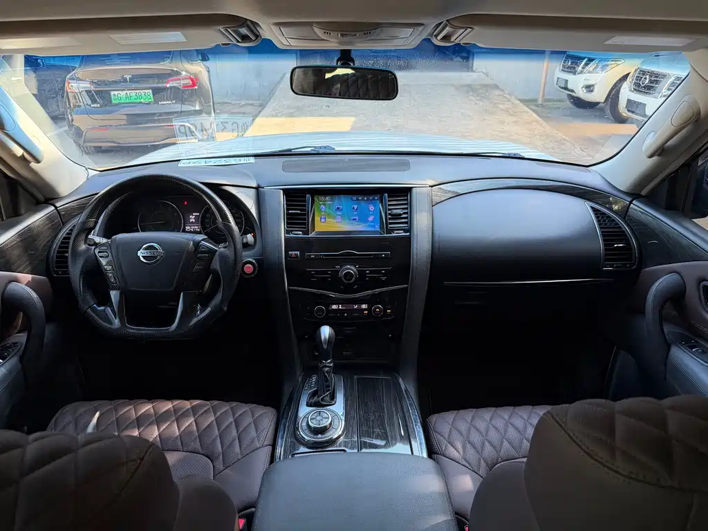 Nissan Patrol — миниатюра 9