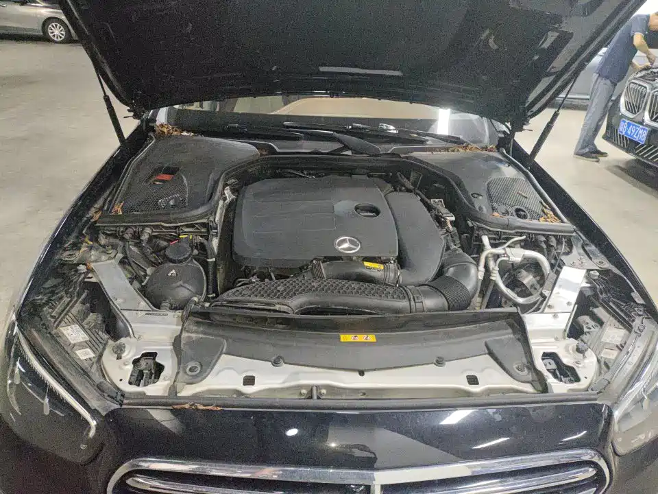 Mercedes-Benz E-Class — миниатюра 11