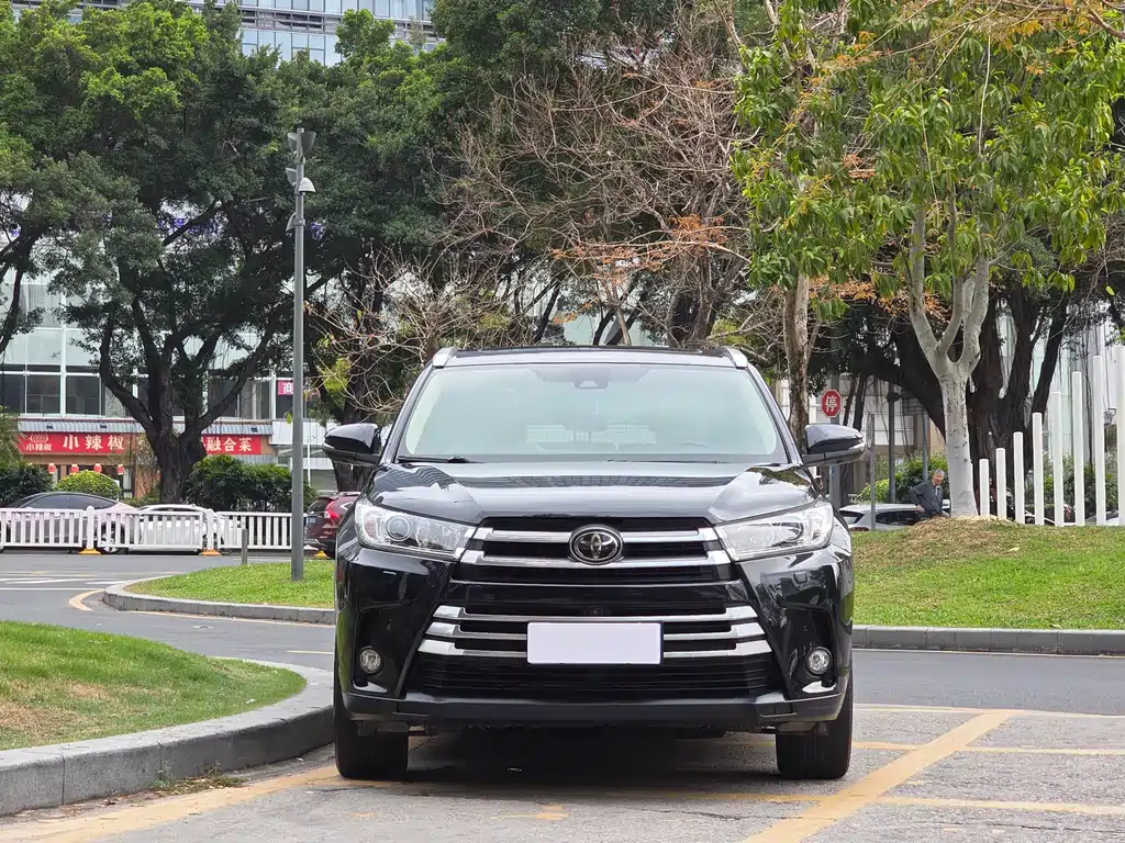 TOYOTA HIGHLANDER