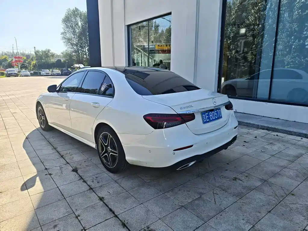 Mercedes-Benz E-Class (Import) — миниатюра 4