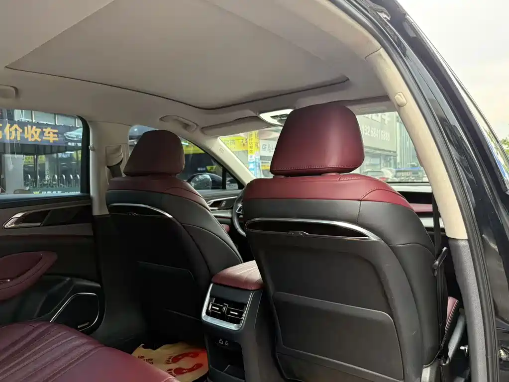 Hongqi Hongqi H5 — миниатюра 6