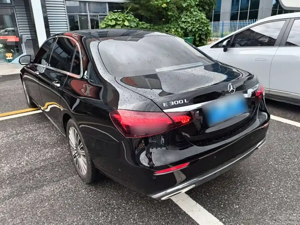 Mercedes-Benz E-Class — миниатюра 5