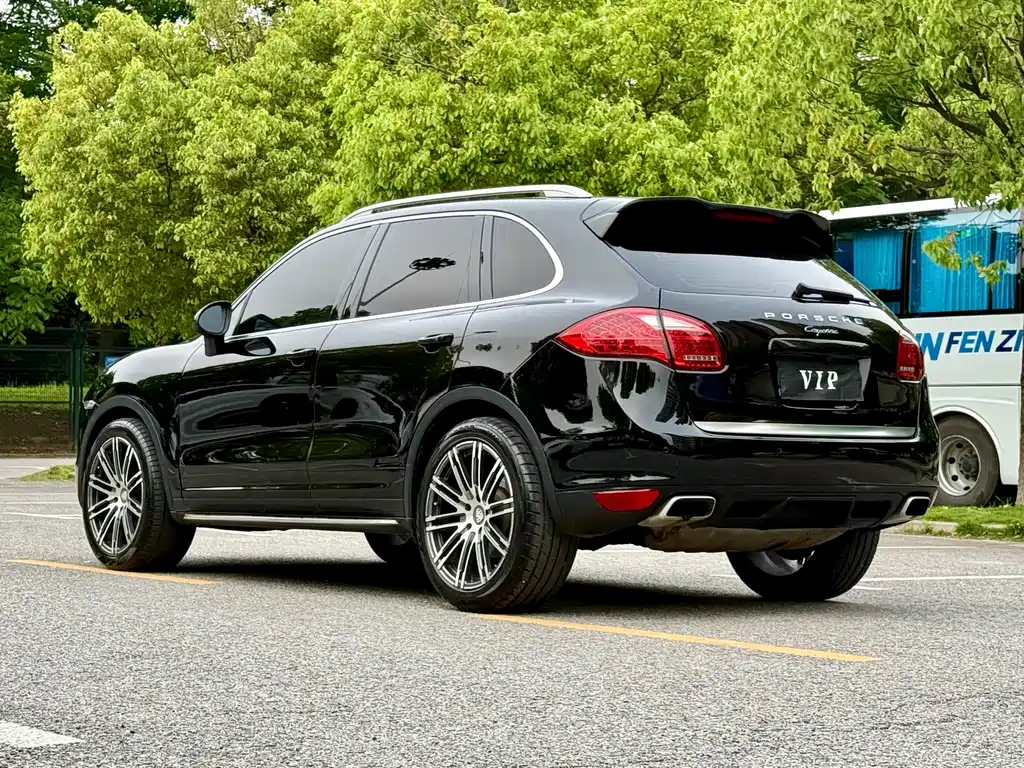 Porsche Cayenne — миниатюра 13